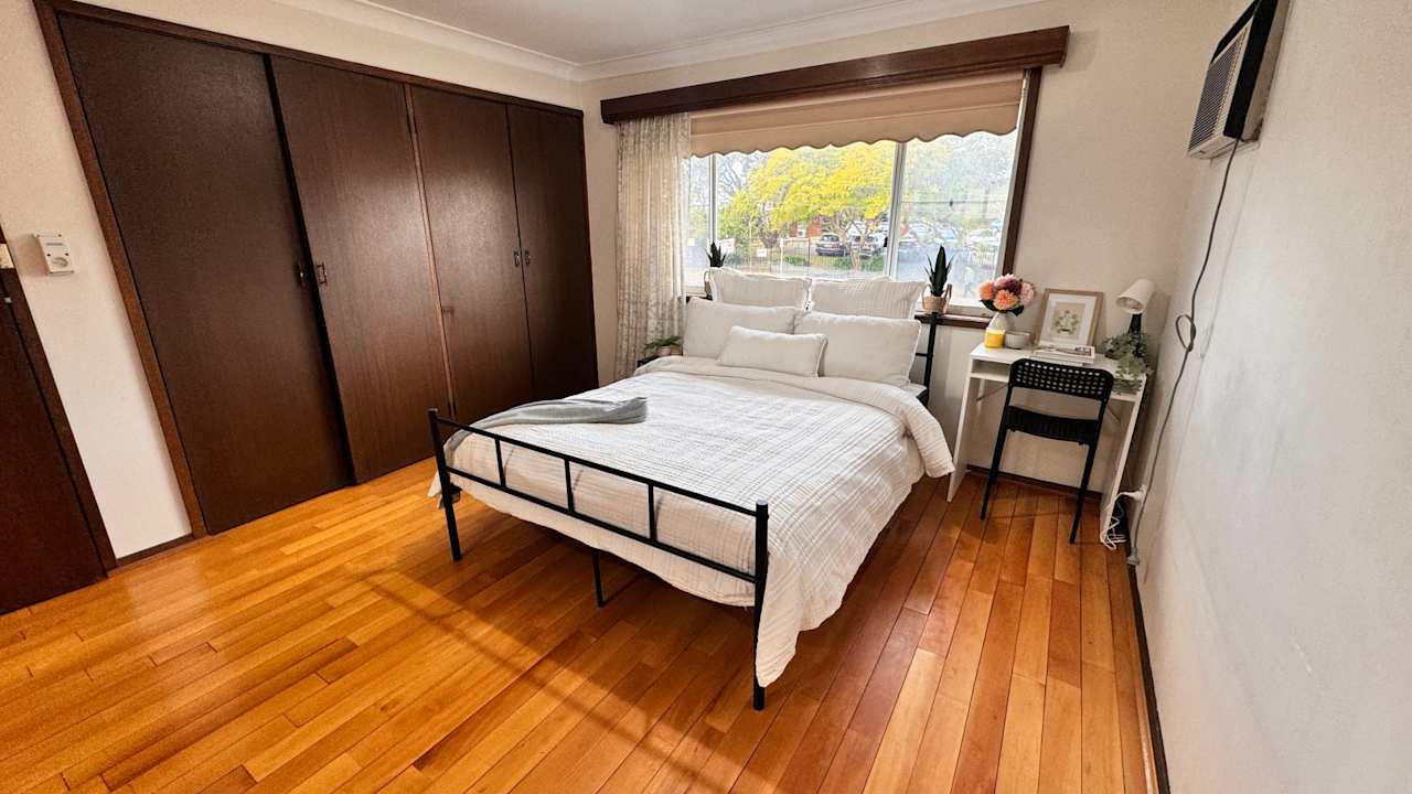 Furnished room in a flatshare