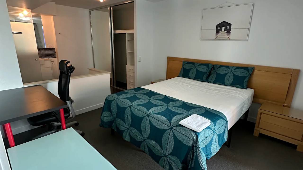 Furnished room with ensuite in a flatshare