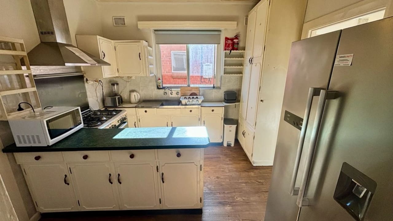 Room in a share house