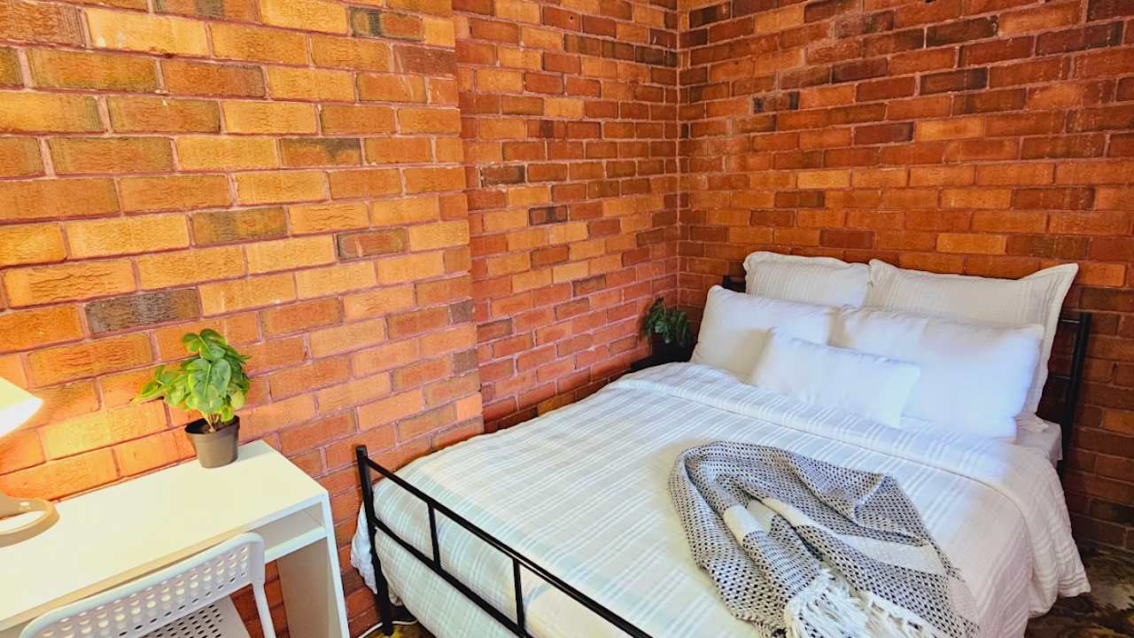 Furnished room in a flatshare