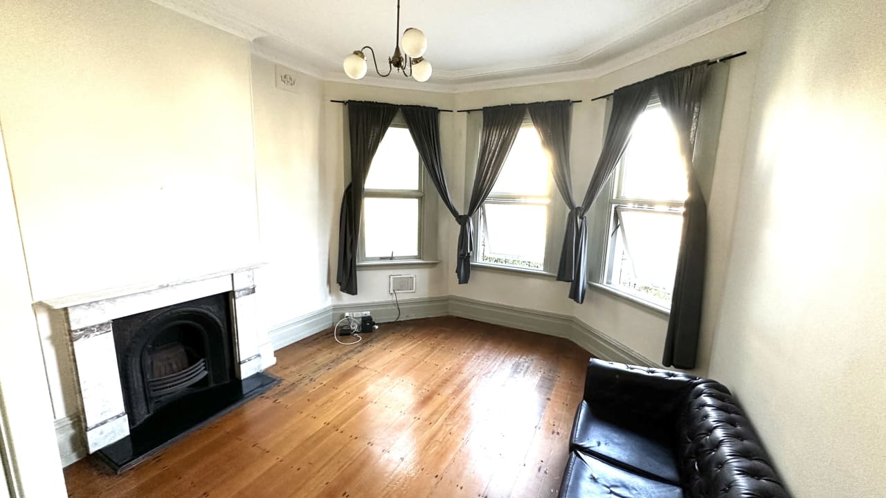 Room in a share house