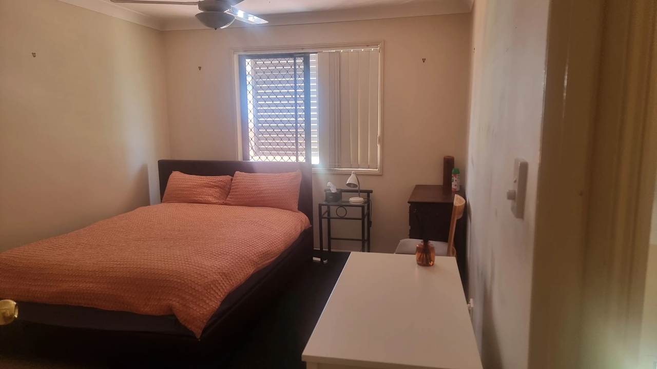 Furnished room with ensuite in a flatshare