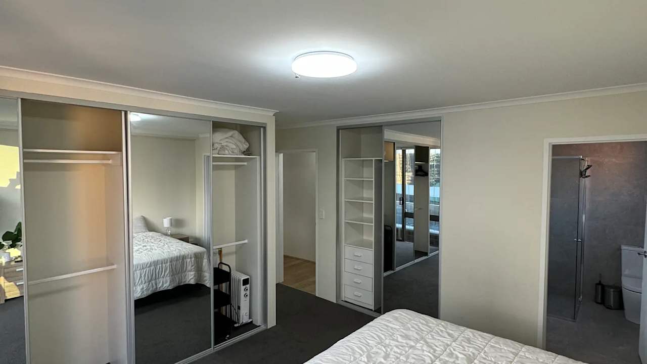 Furnished room with ensuite in a flatshare