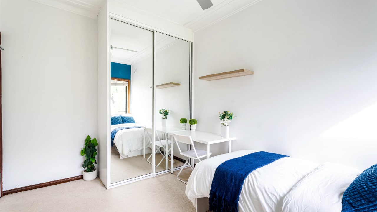 Furnished room in a share house