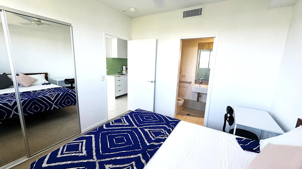 Furnished room with ensuite in a flatshare