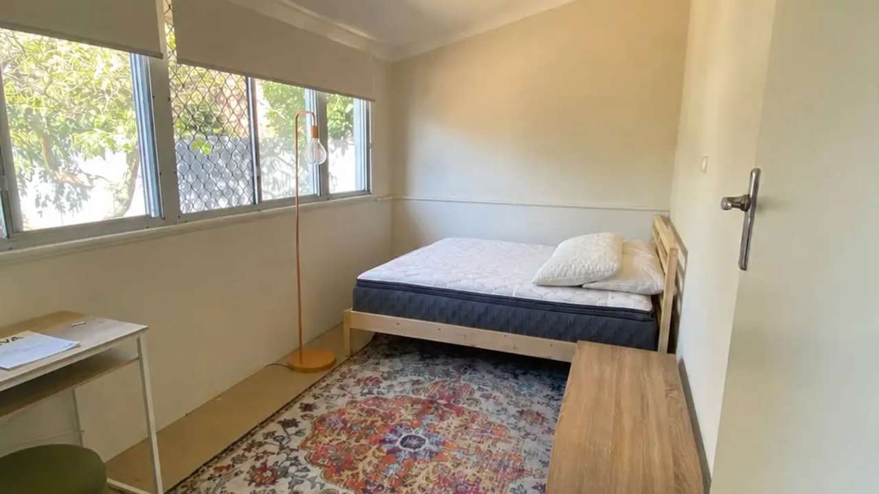 Room in a share house