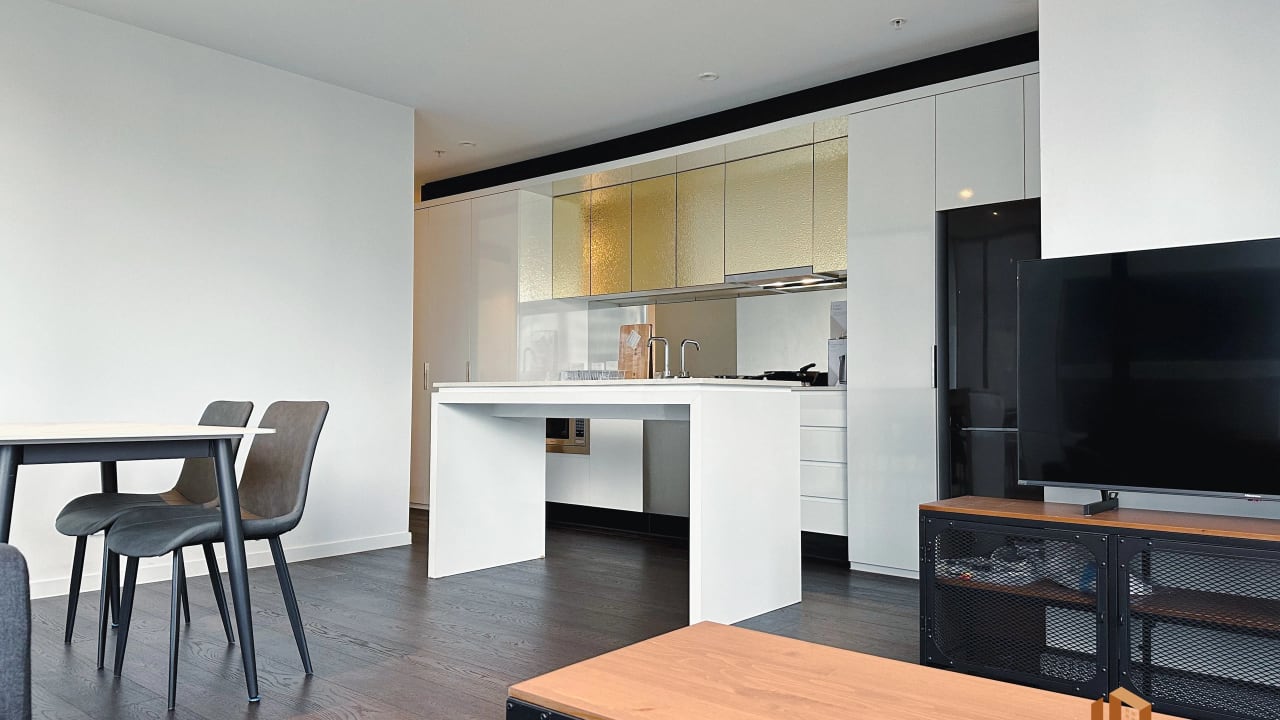 Furnished room with ensuite in a flatshare