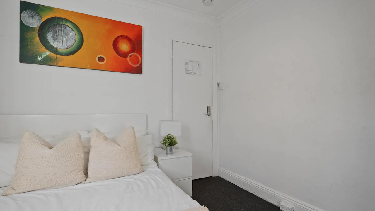 Furnished room in a share house