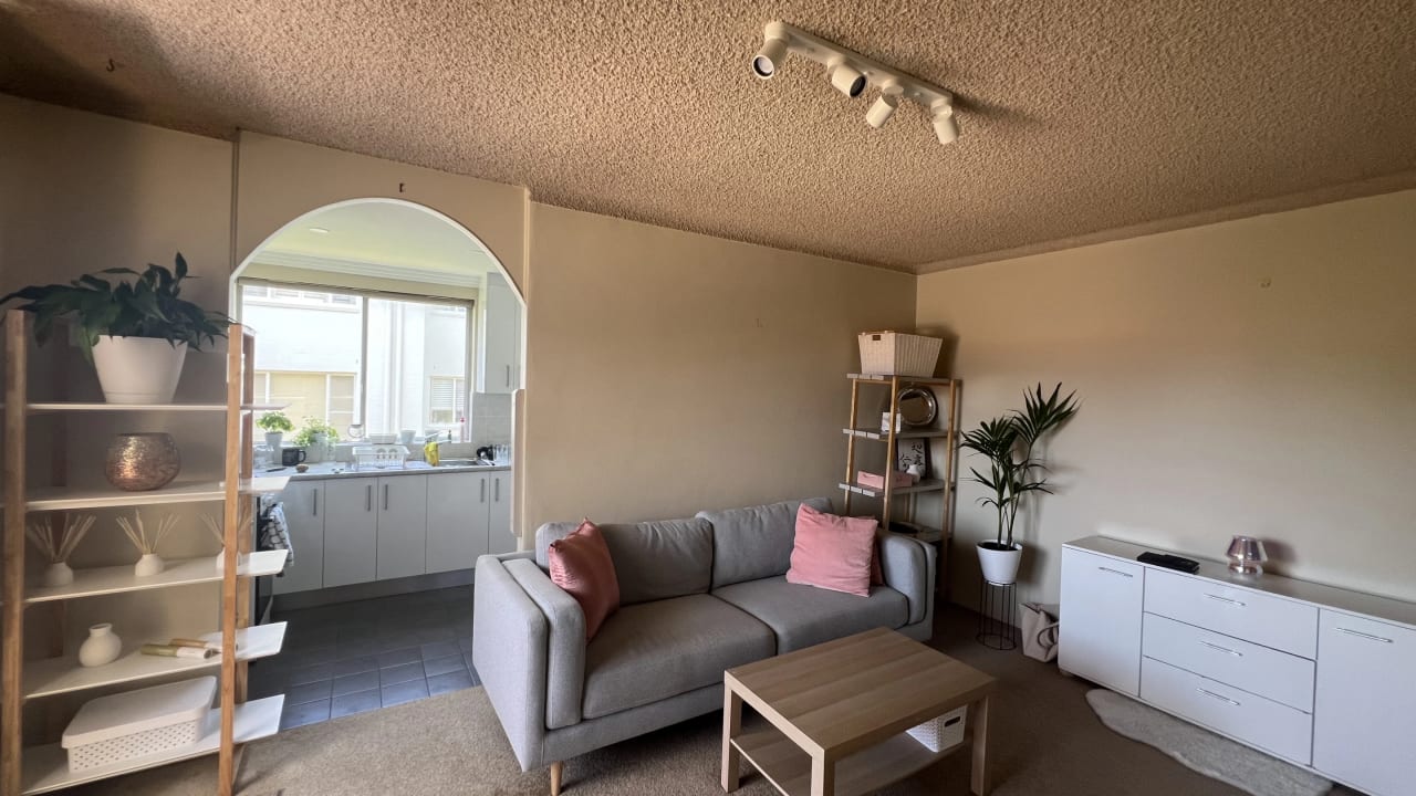 Furnished room in a flatshare