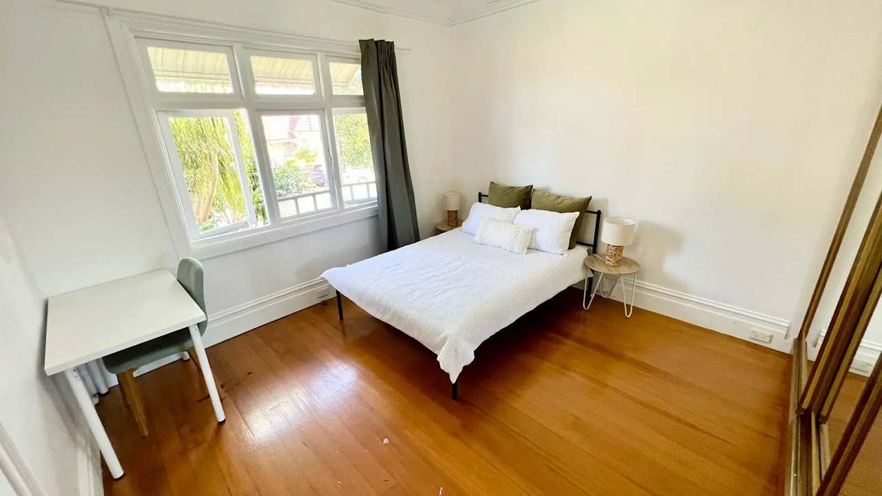 Room in a share house