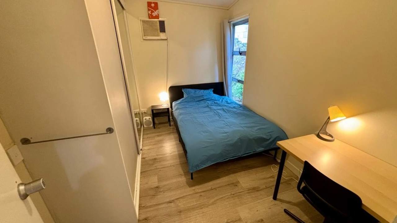 Room in a share house
