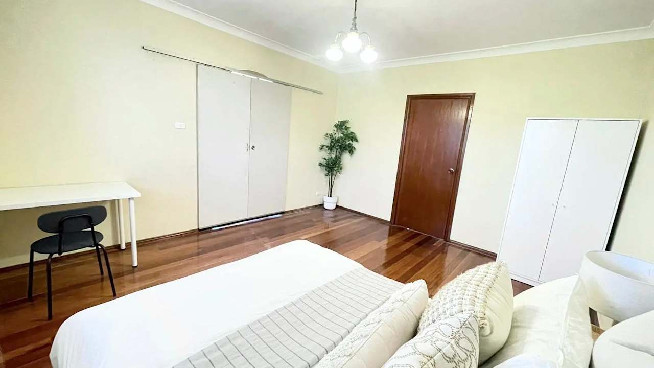 Room in a share house