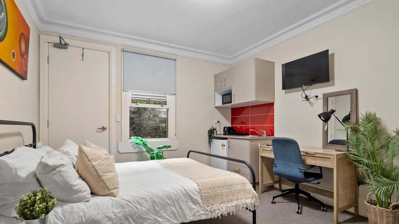 Furnished room in a flatshare