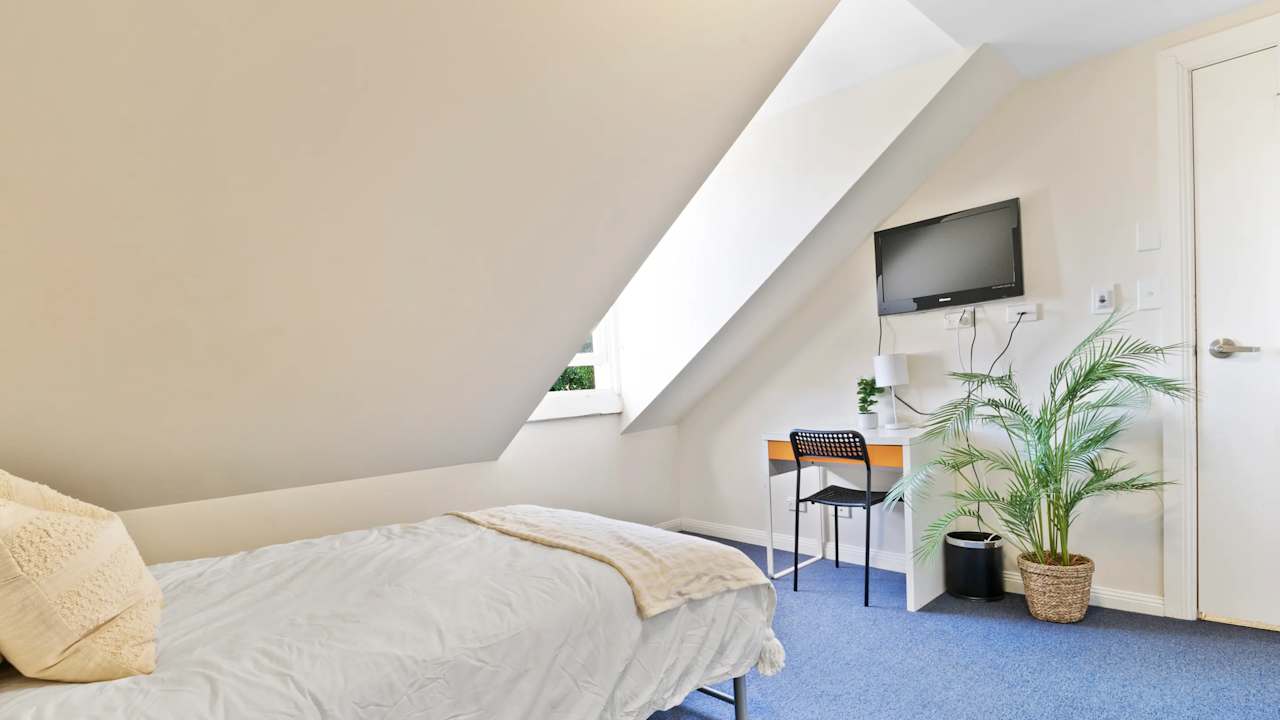 Furnished room in a share house