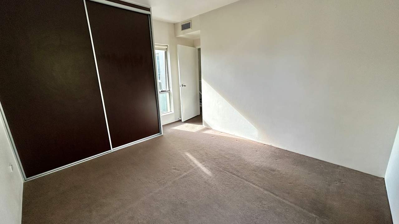 Unfurnished room in a flatshare