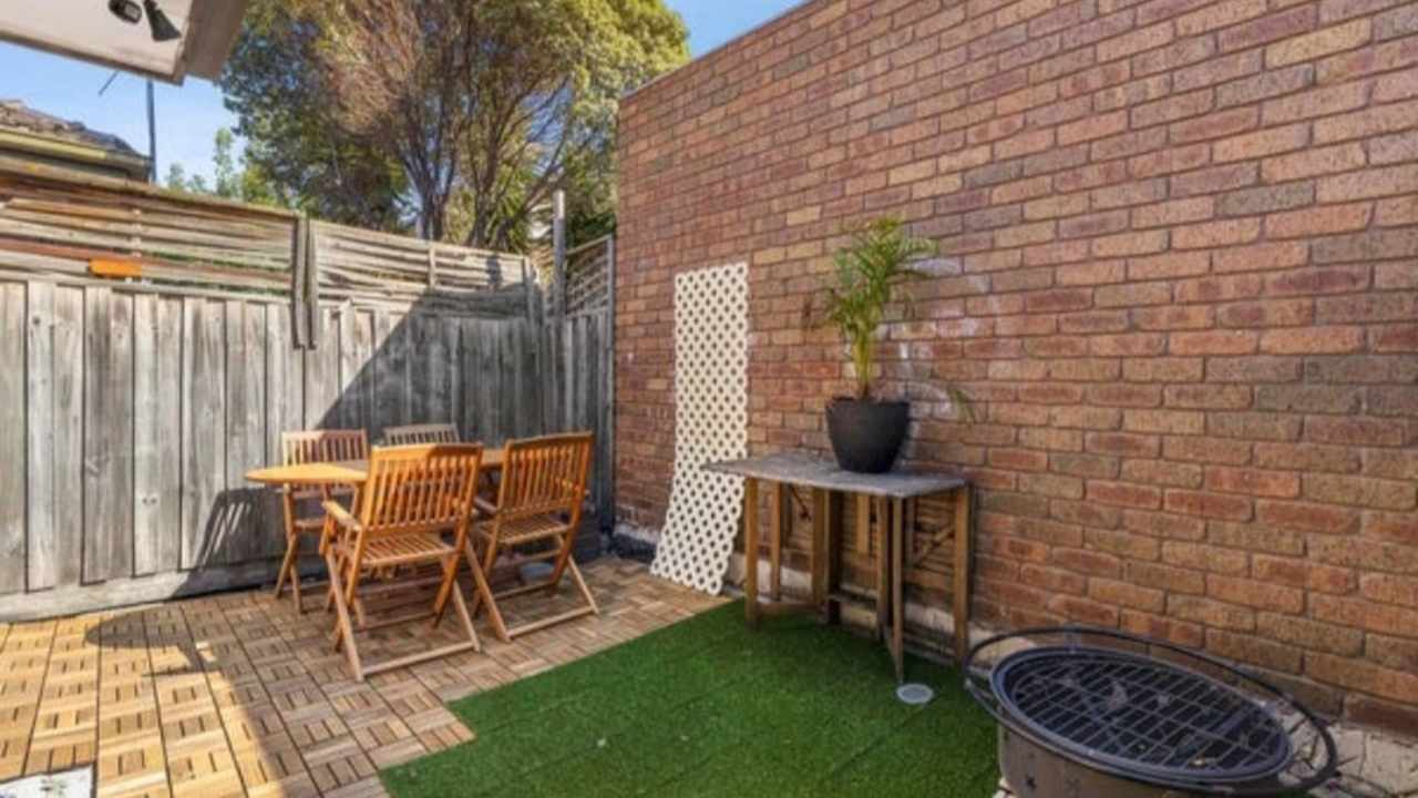 Whole property with 2 rooms for rent