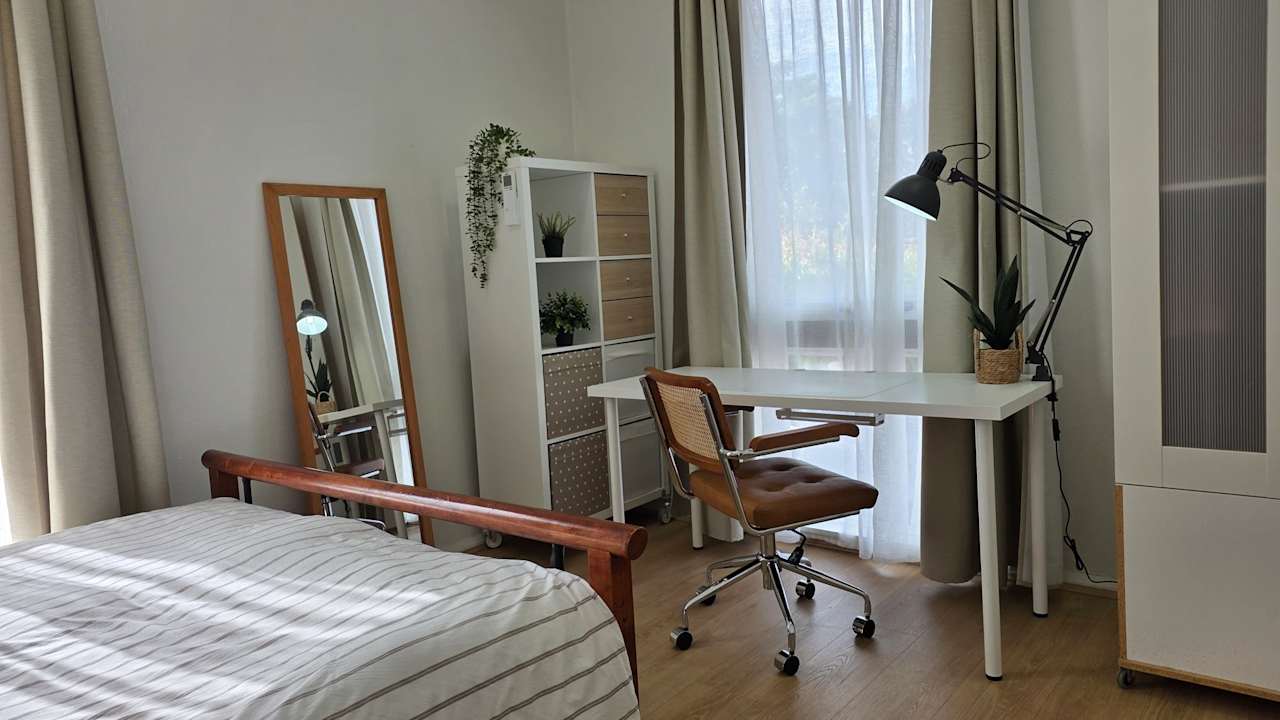 Furnished room in a share house