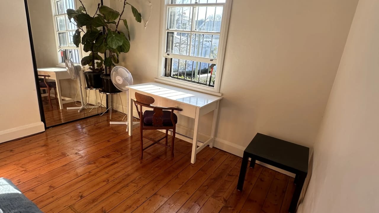 Room in a share house