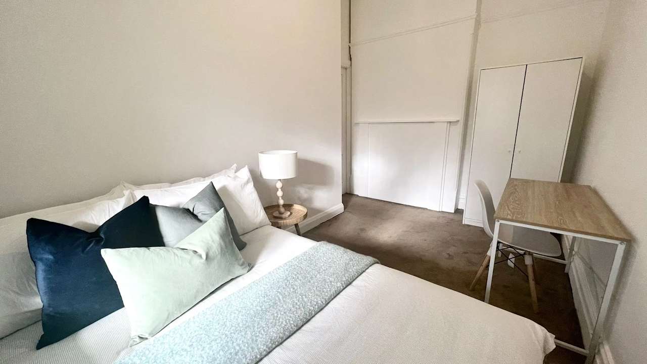 Room in a share house