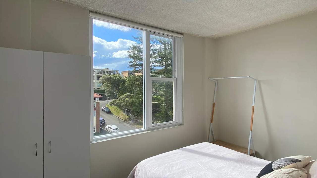 Furnished room in a flatshare