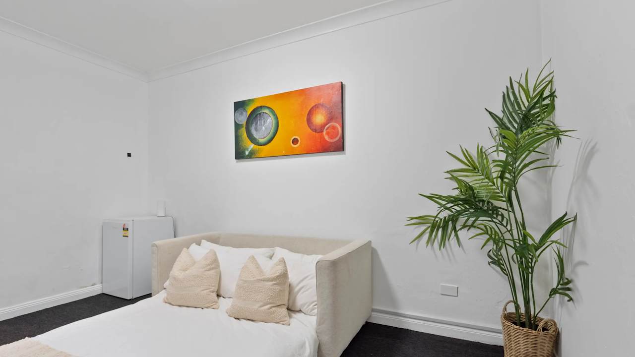 Furnished room in a flatshare