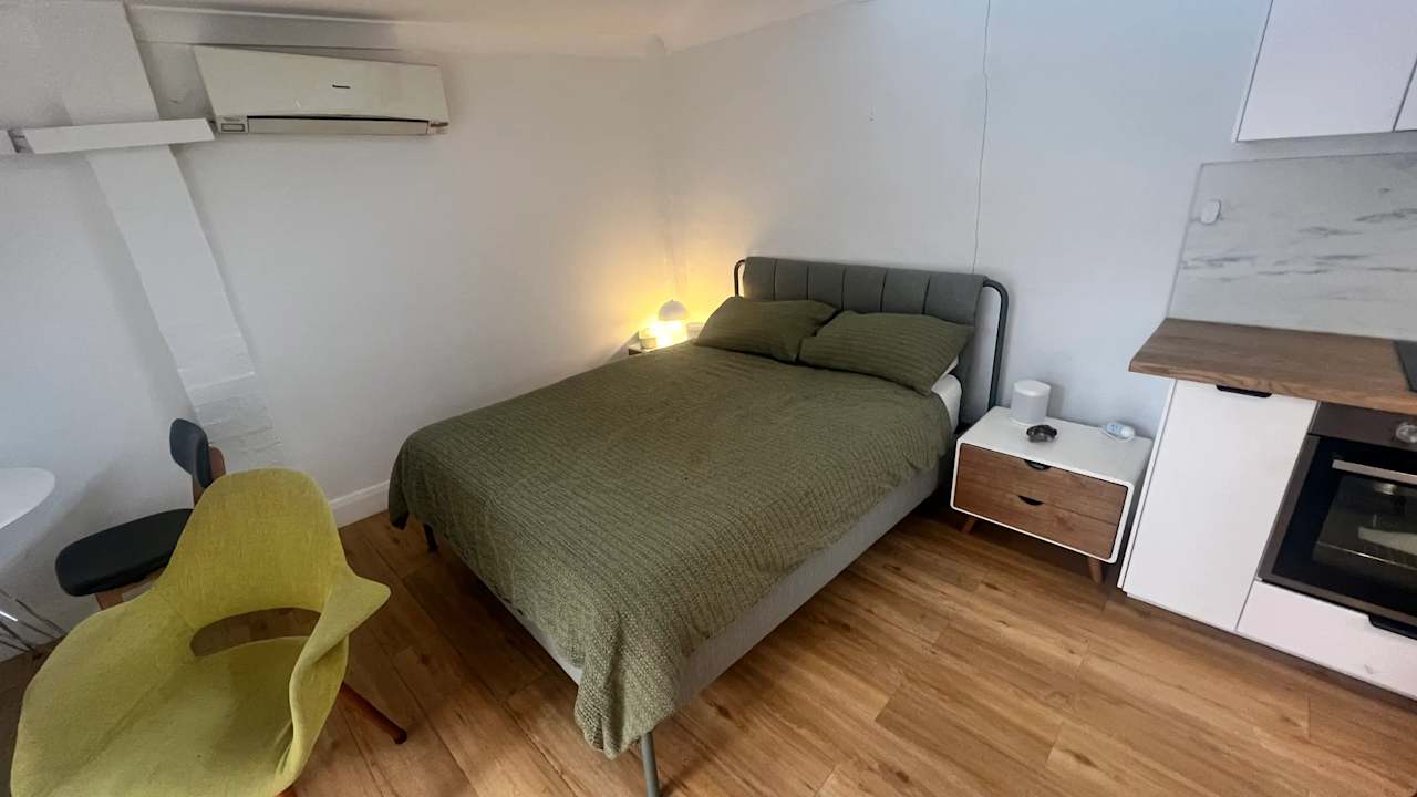 Furnished room studio flat for rent