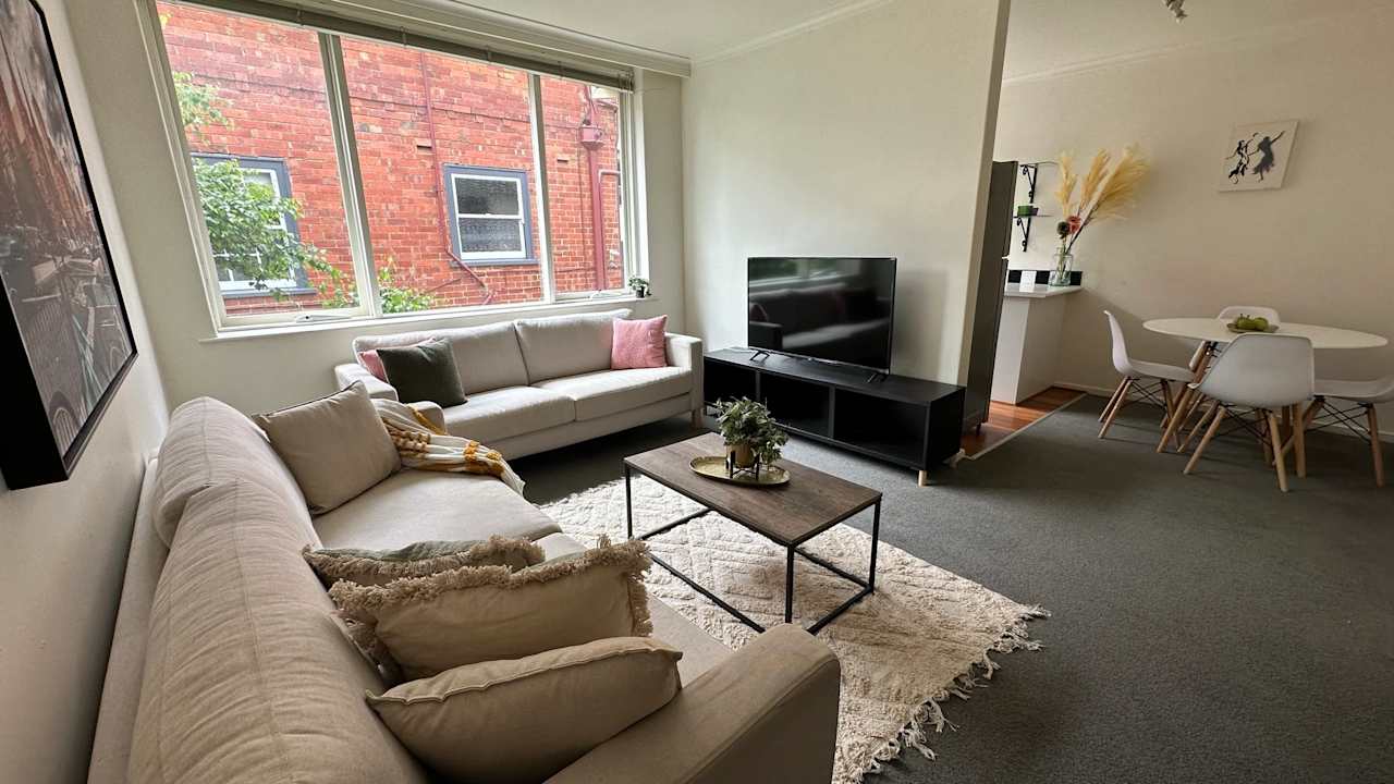 Furnished room in a flatshare