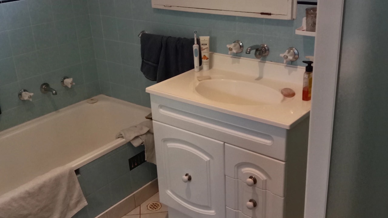 Unfurnished room with own bathroom