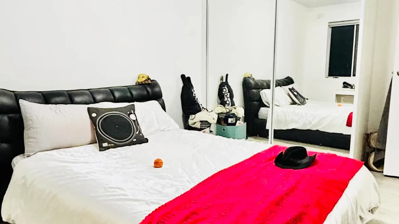 Furnished room in a flatshare