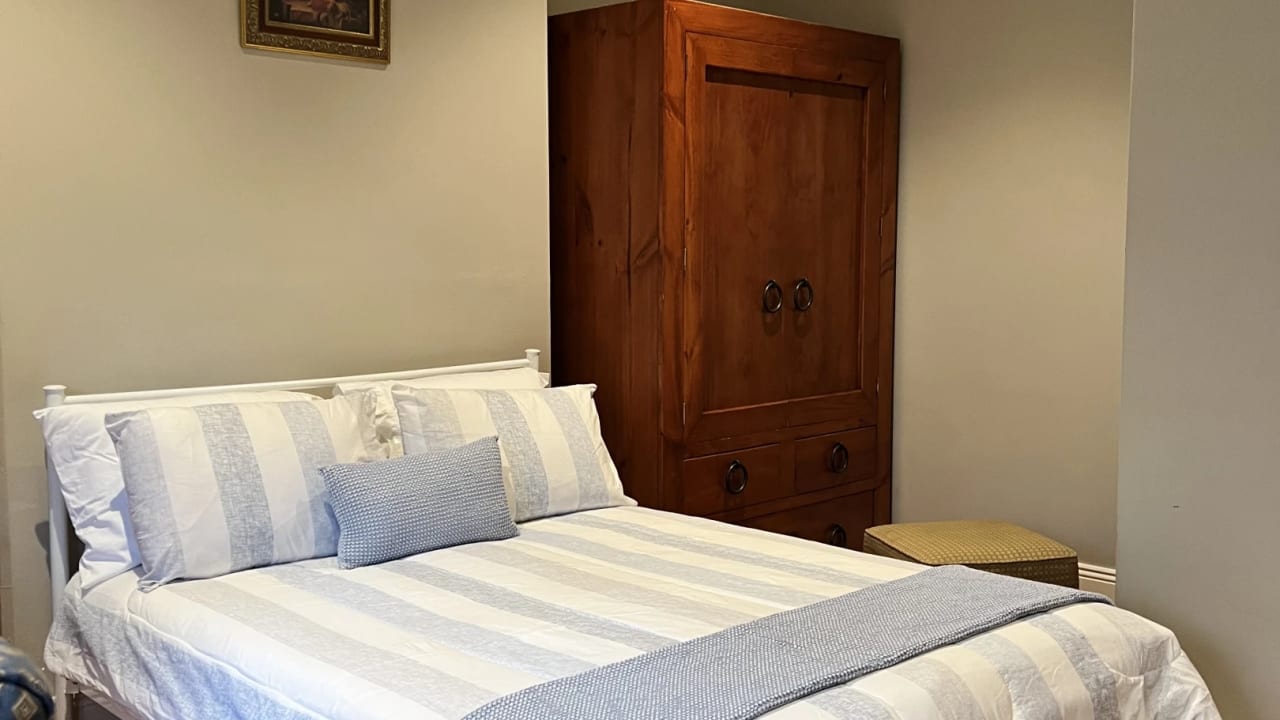 Furnished room with own bathroom