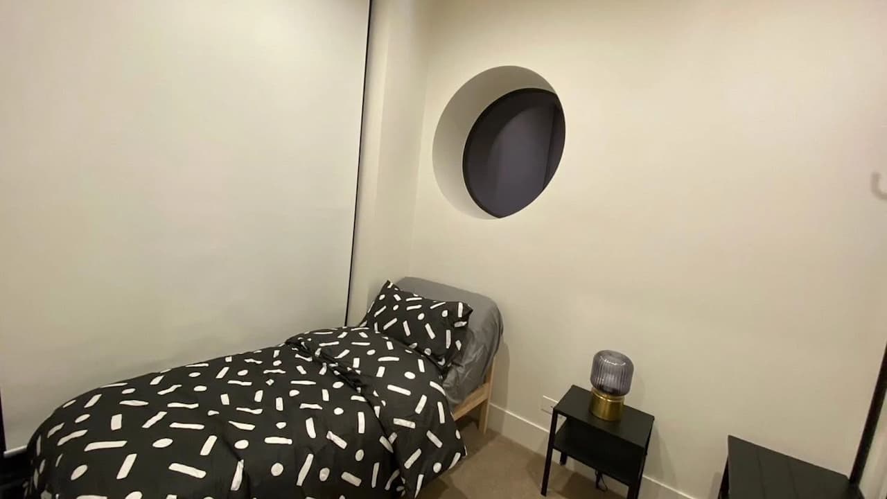 Furnished room in a flatshare