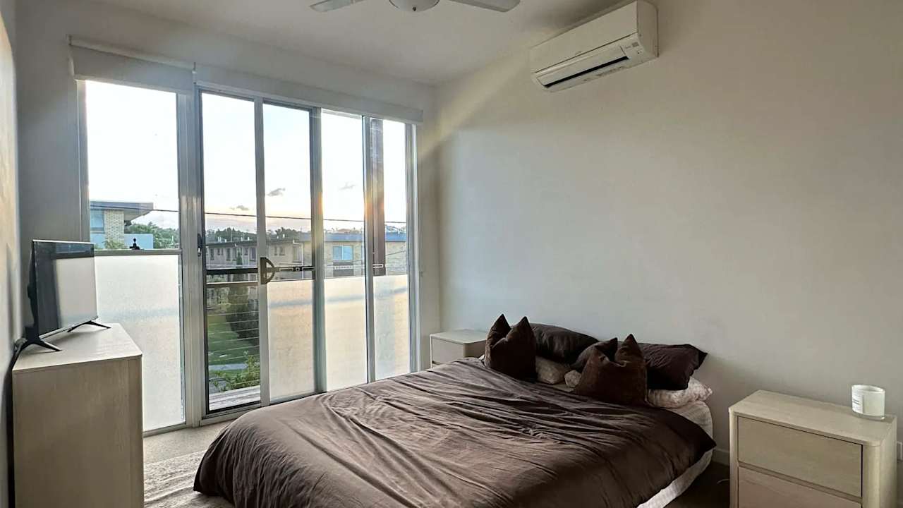 Unfurnished room with own bathroom