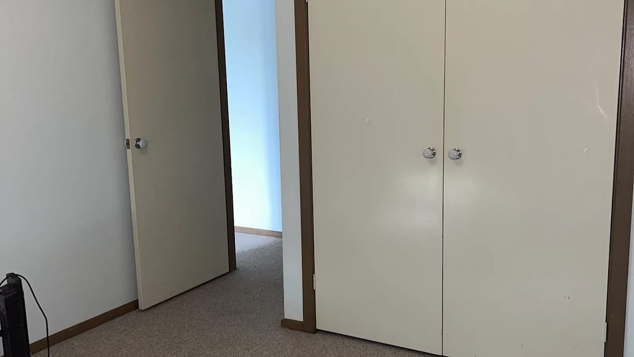 Unfurnished room in a flatshare