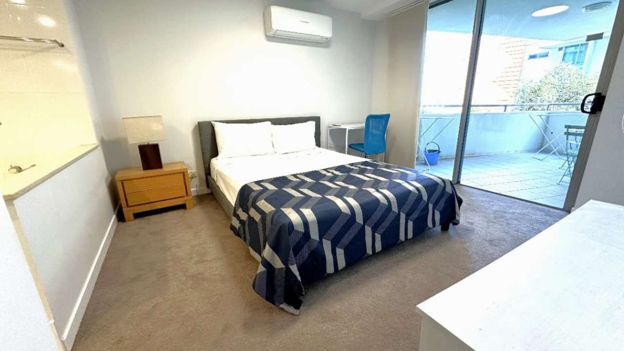 Furnished room with ensuite in a flatshare