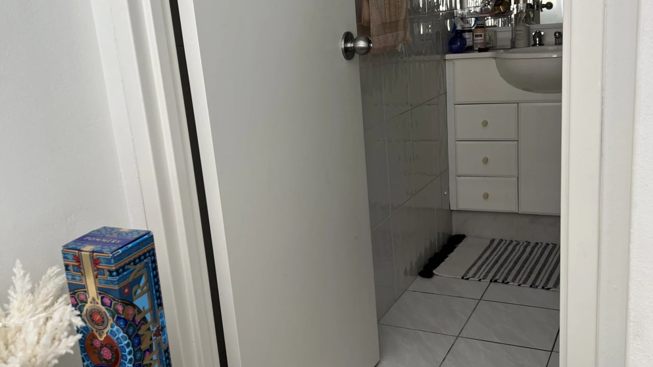 Furnished room with ensuite in a flatshare