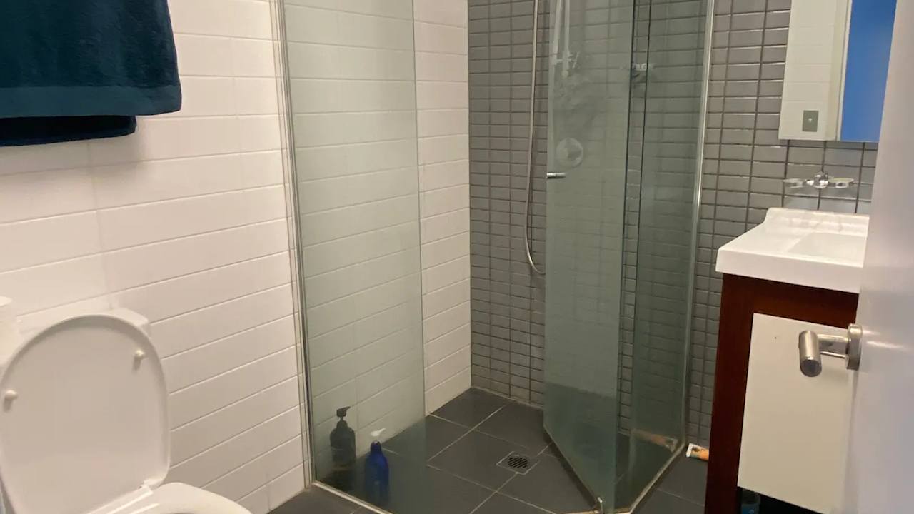 Furnished room with ensuite in a flatshare