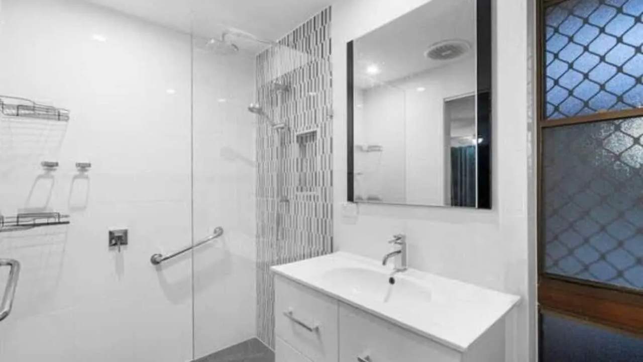 Furnished room with ensuite in a share house