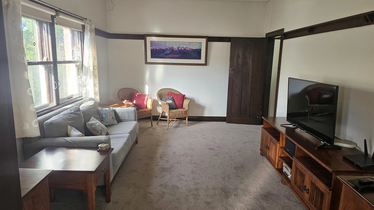 Furnished room in a flatshare