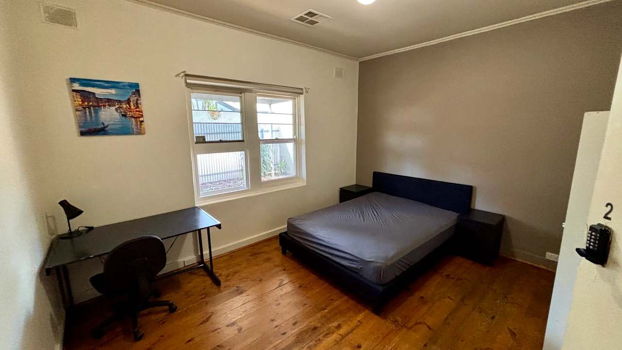 Room in a share house