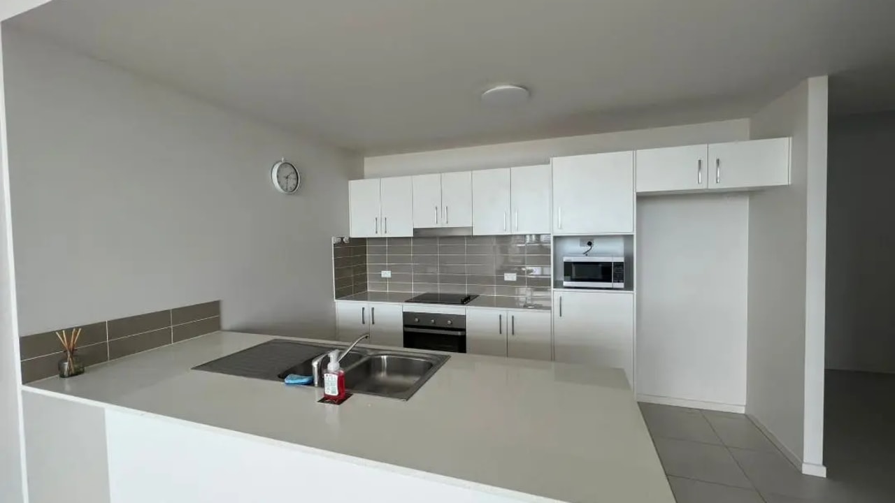Unfurnished room with ensuite in a flatshare