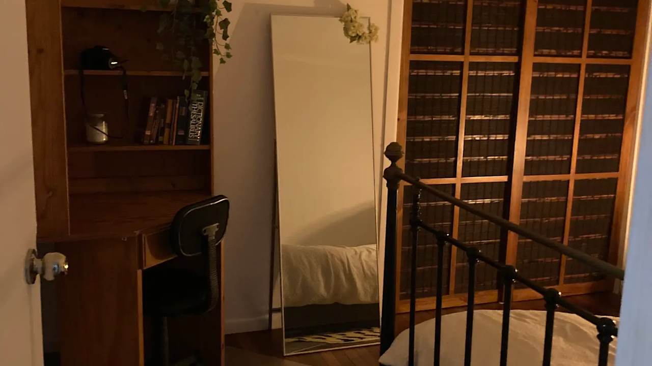 Room in a share house