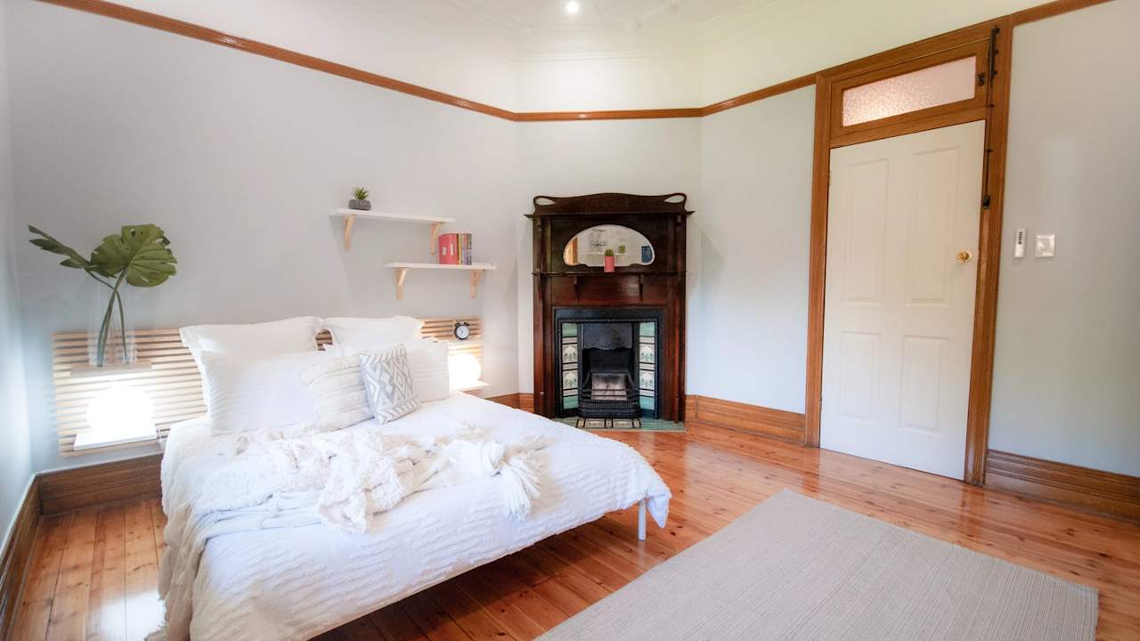 Furnished room in a share house