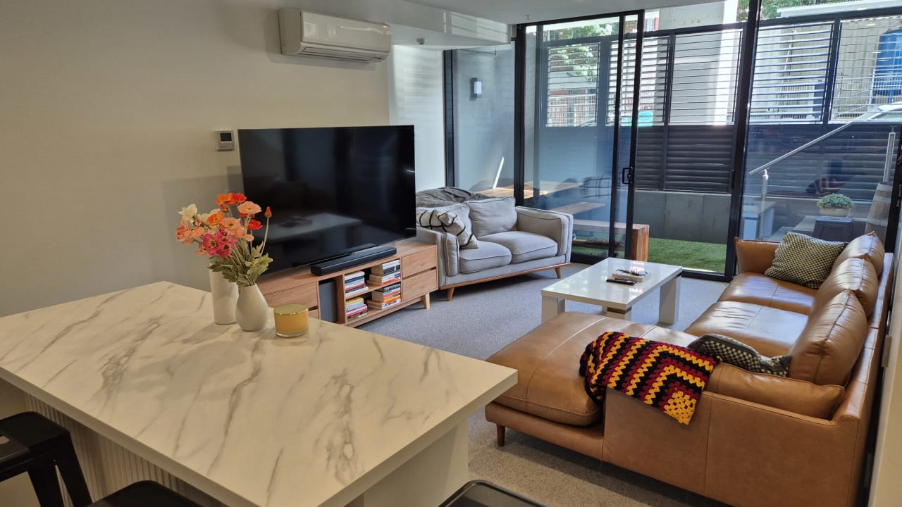 Furnished room with ensuite in a flatshare