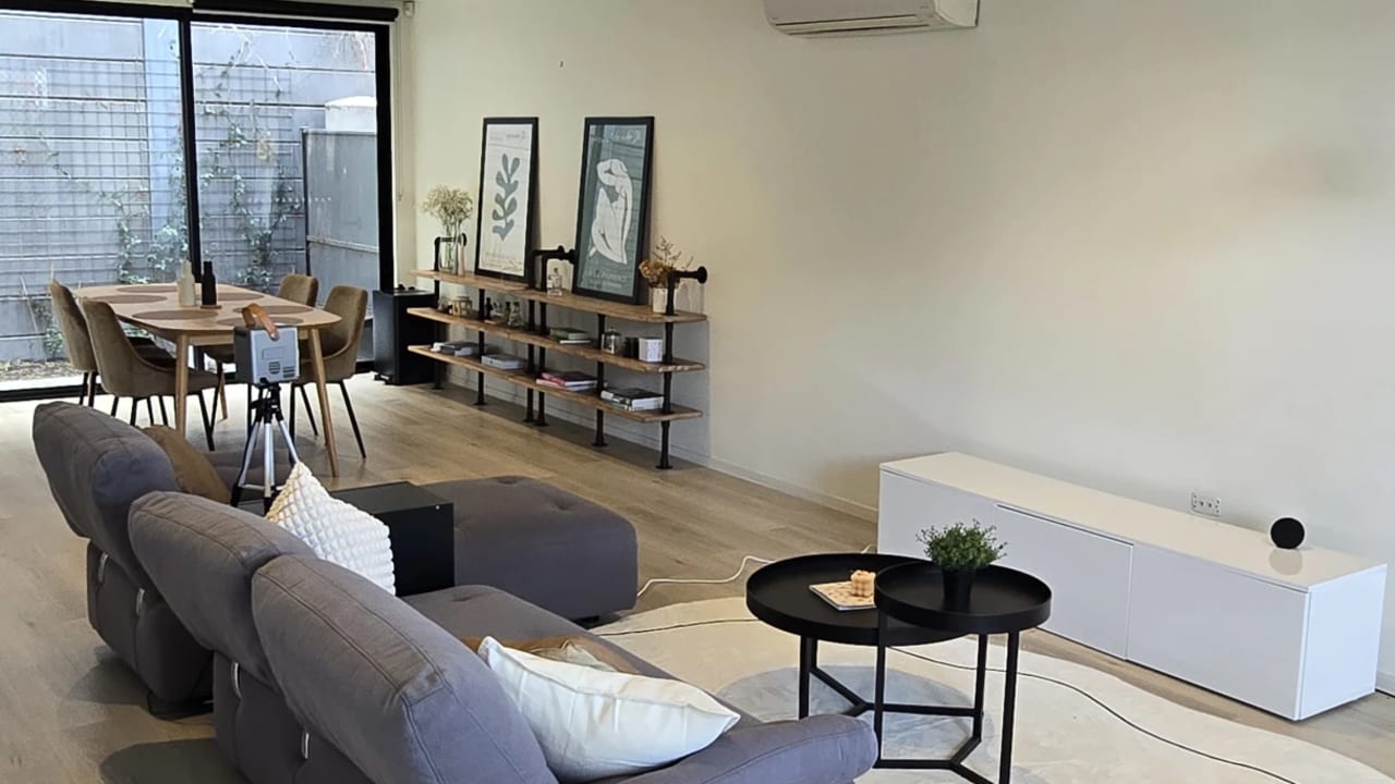 Furnished room in a share house