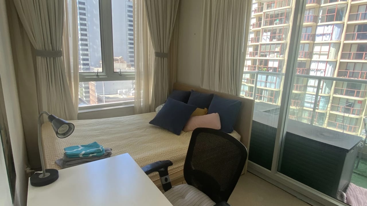 Furnished room in a flatshare