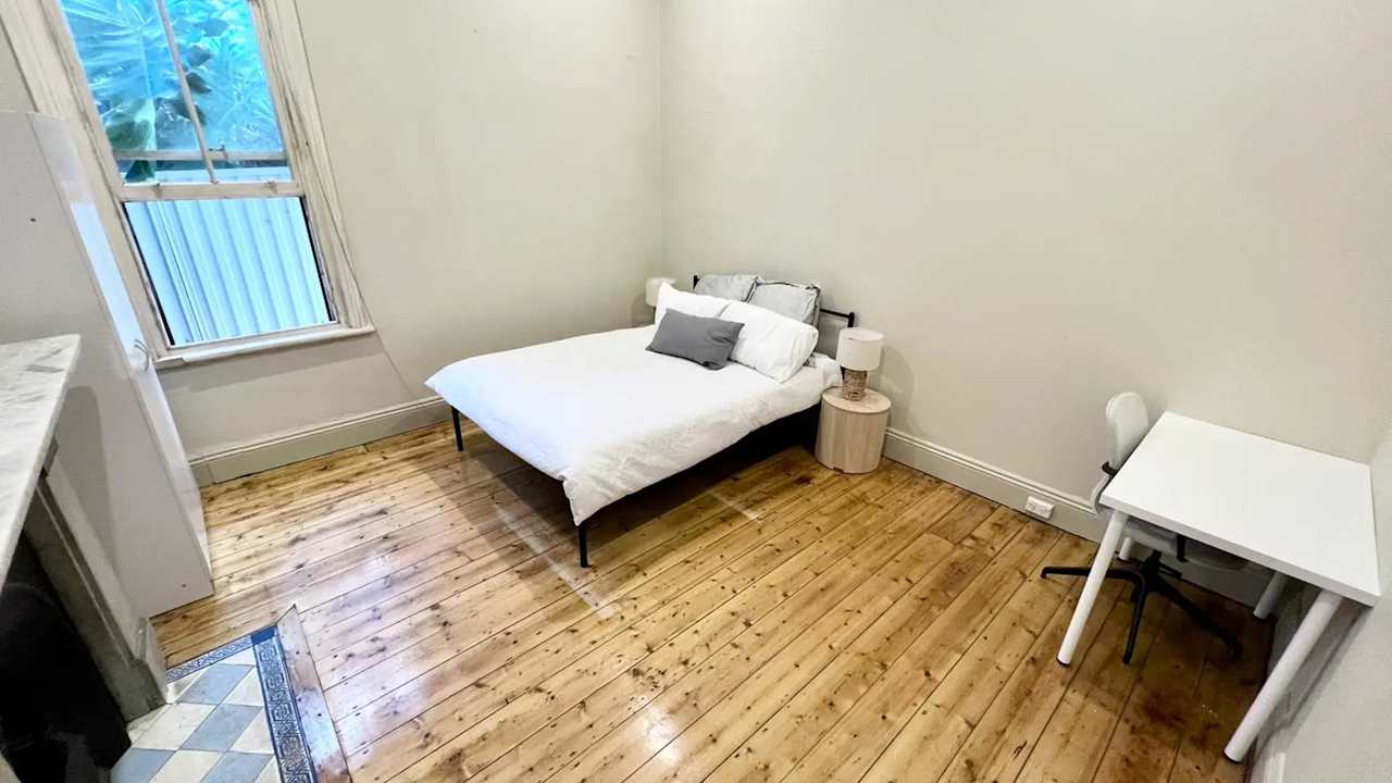 Room in a share house
