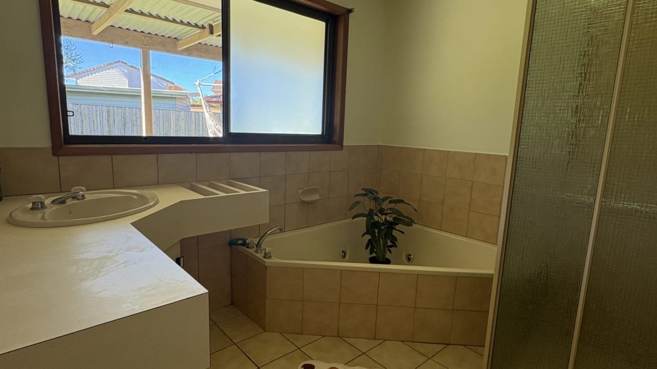 Room in a share house