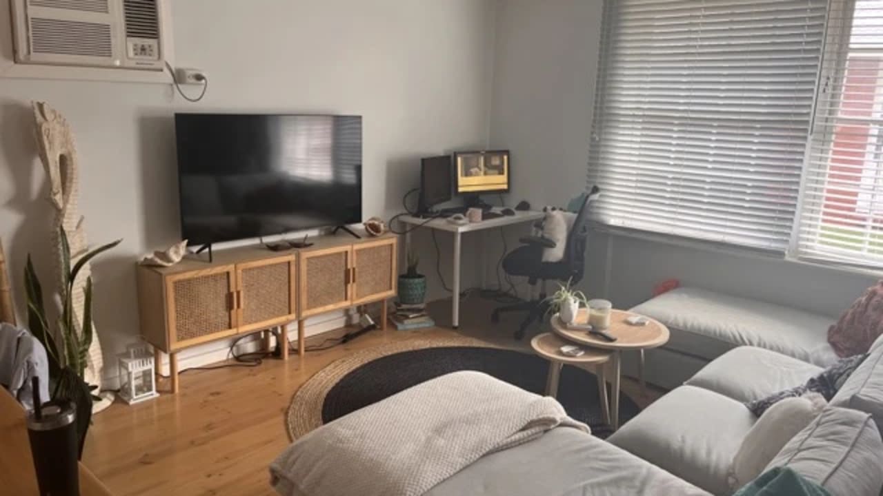 Furnished room in a flatshare