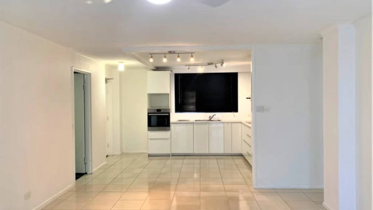 Unfurnished room in a flatshare