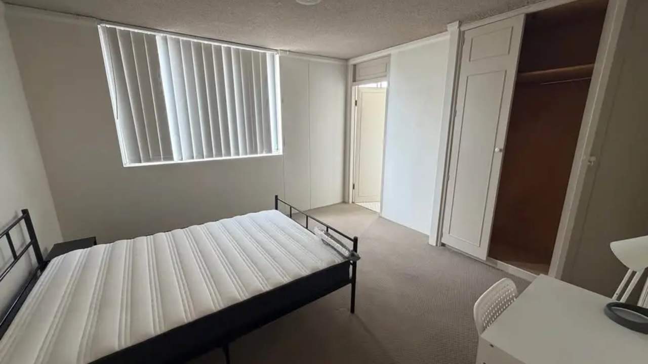 Furnished room in a share house